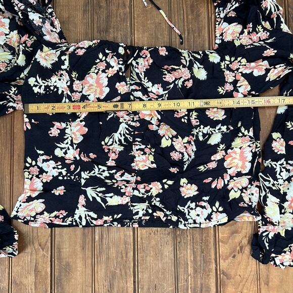 Free People Hillary long sleeve crop top black floral NWT - Picture 5 of 6